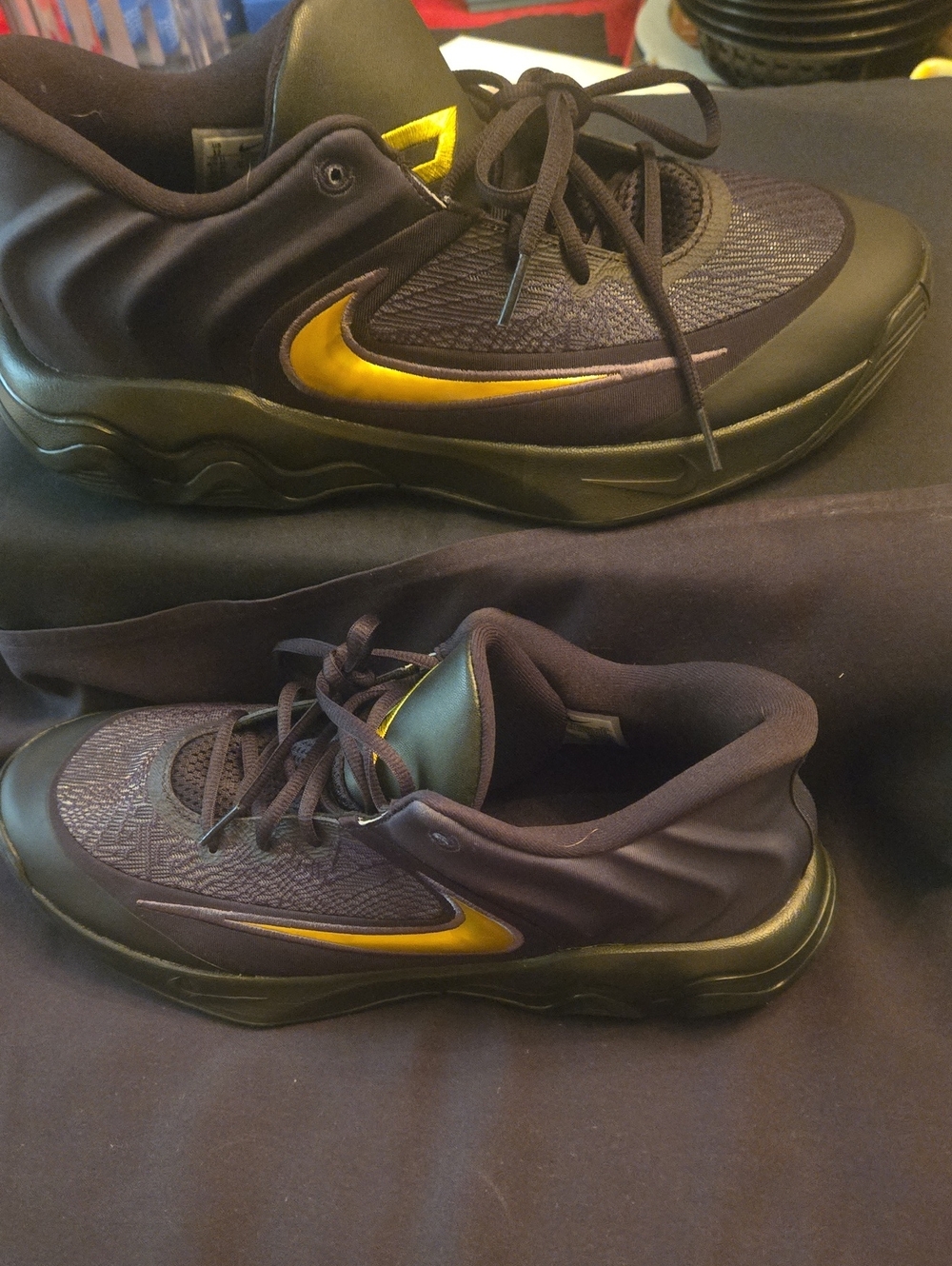 Nike Men’s Black Sneakers with Gold Swoosh